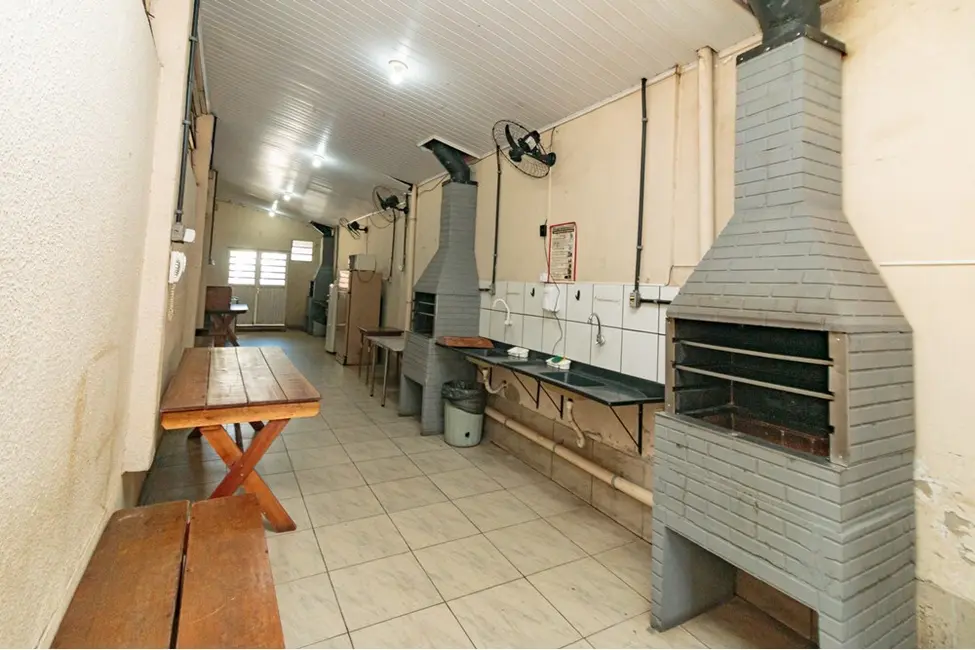 Apartamento com 3 quartos à venda, 64m2 em Higienópolis, Porto Alegre - RS - imagem 6 Foto 6 de Apartamento com 3 quartos à venda, 64m2 em Higienópolis, Porto Alegre - RS