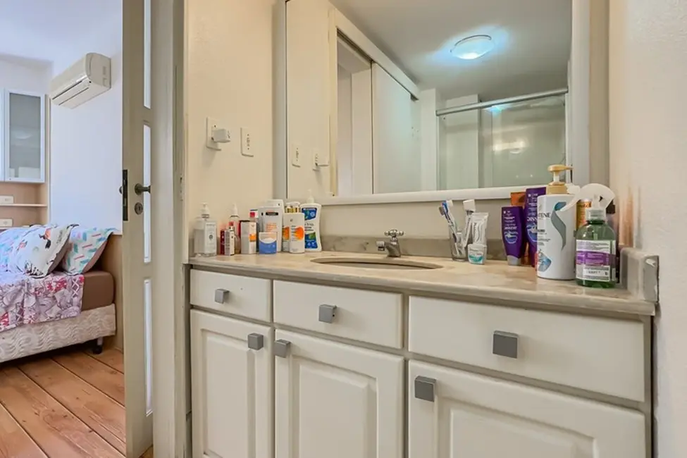 Foto 2 de Apartamento com 1 quarto à venda, 41m2 em Santa Cecília, Porto Alegre - RS