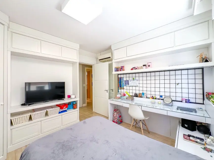 Apartamento com 3 quartos à venda, 142m2 em Bela Vista, Porto Alegre - RS - imagem 7 Foto 7 de Apartamento com 3 quartos à venda, 142m2 em Bela Vista, Porto Alegre - RS