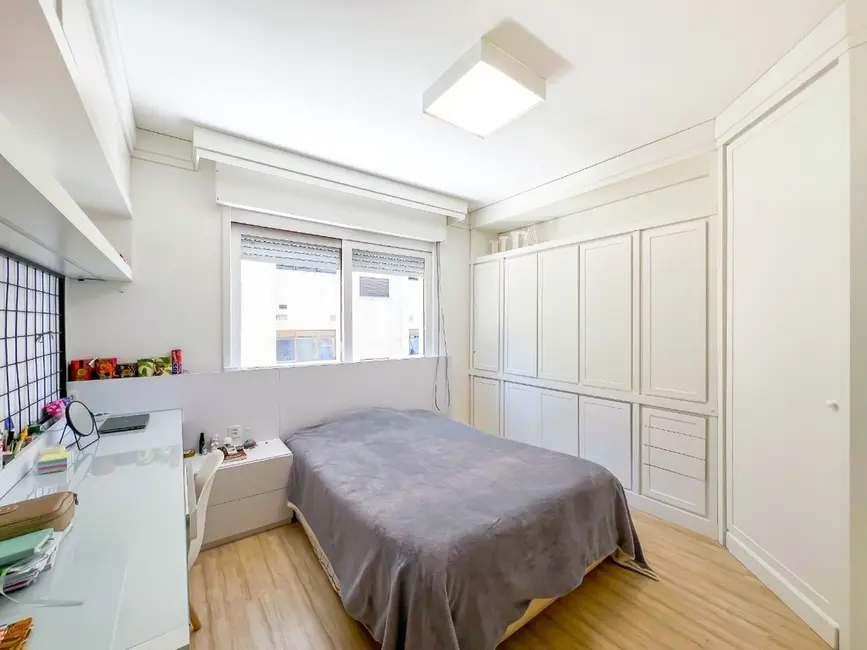 Apartamento com 3 quartos à venda, 142m2 em Bela Vista, Porto Alegre - RS - imagem 8 Foto 8 de Apartamento com 3 quartos à venda, 142m2 em Bela Vista, Porto Alegre - RS