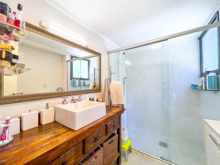Apartamento com 3 quartos à venda, 142m2 em Bela Vista, Porto Alegre - RS - imagem 9 Foto 9 de Apartamento com 3 quartos à venda, 142m2 em Bela Vista, Porto Alegre - RS