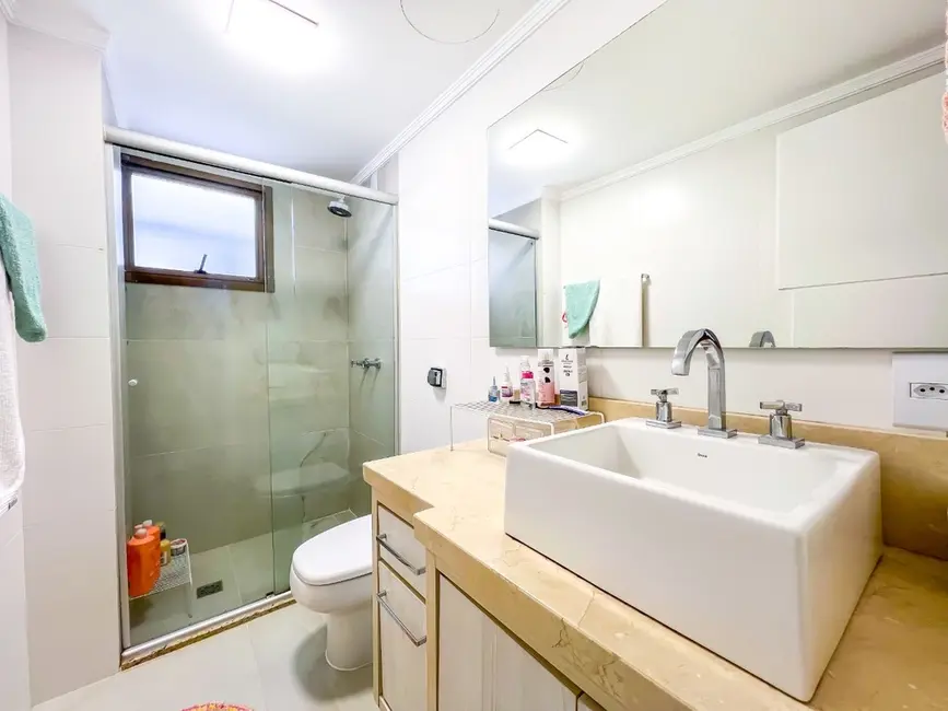 Apartamento com 3 quartos à venda, 142m2 em Bela Vista, Porto Alegre - RS - imagem 5 Foto 5 de Apartamento com 3 quartos à venda, 142m2 em Bela Vista, Porto Alegre - RS