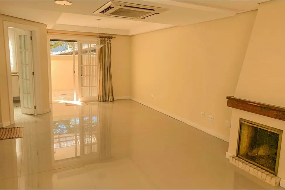 Foto 1 de Casa de Condomínio com 3 quartos à venda, 212m2 em Chácara das Pedras, Porto Alegre - RS