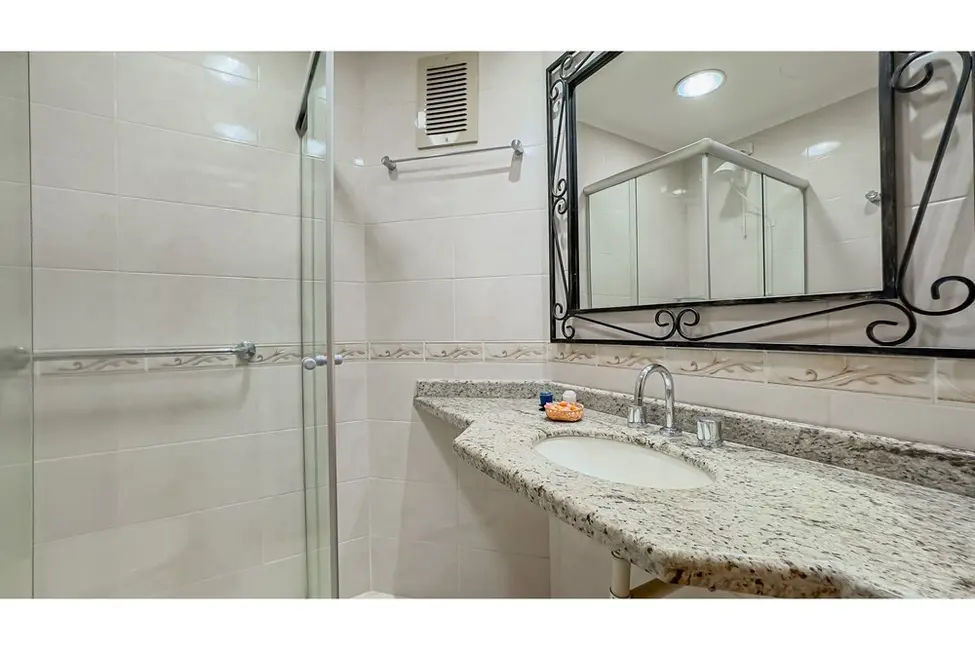 Apartamento com 2 quartos à venda, 100m2 em Petrópolis, Porto Alegre - RS - imagem 2 Foto 2 de Apartamento com 2 quartos à venda, 100m2 em Petrópolis, Porto Alegre - RS
