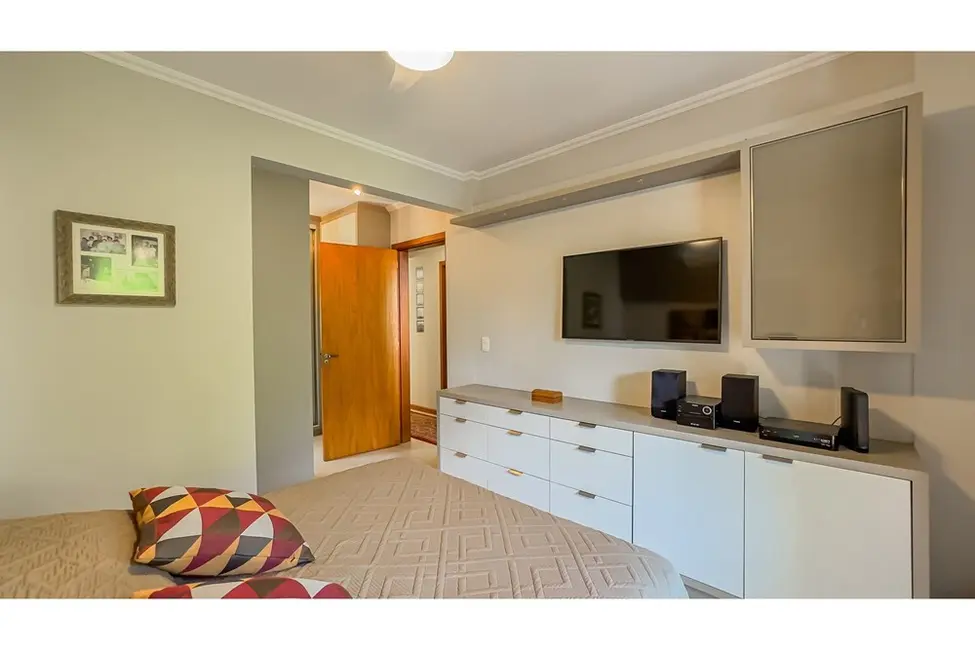 Apartamento com 2 quartos à venda, 100m2 em Petrópolis, Porto Alegre - RS - imagem 8 Foto 8 de Apartamento com 2 quartos à venda, 100m2 em Petrópolis, Porto Alegre - RS