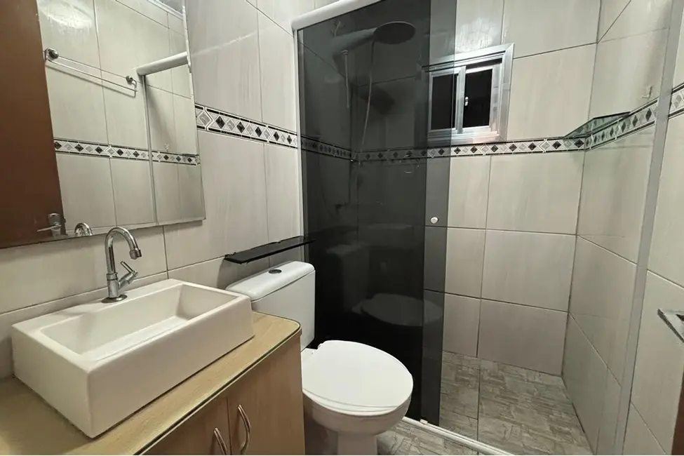 Casa com 2 quartos à venda, 98m2 em Guajuviras, Canoas - RS - imagem 5 Foto 5 de Casa com 2 quartos à venda, 98m2 em Guajuviras, Canoas - RS