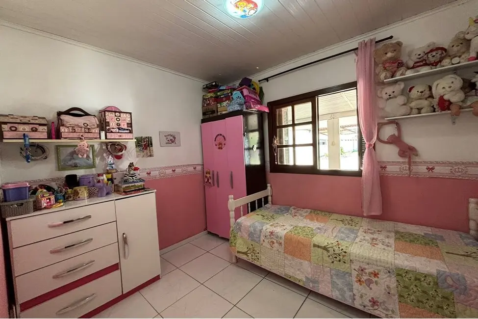 Casa com 2 quartos à venda, 98m2 em Guajuviras, Canoas - RS - imagem 3 Foto 3 de Casa com 2 quartos à venda, 98m2 em Guajuviras, Canoas - RS