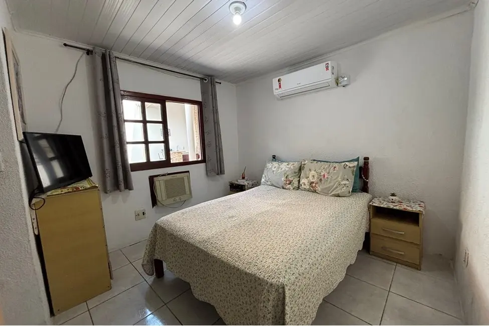 Casa com 2 quartos à venda, 98m2 em Guajuviras, Canoas - RS - imagem 8 Foto 8 de Casa com 2 quartos à venda, 98m2 em Guajuviras, Canoas - RS