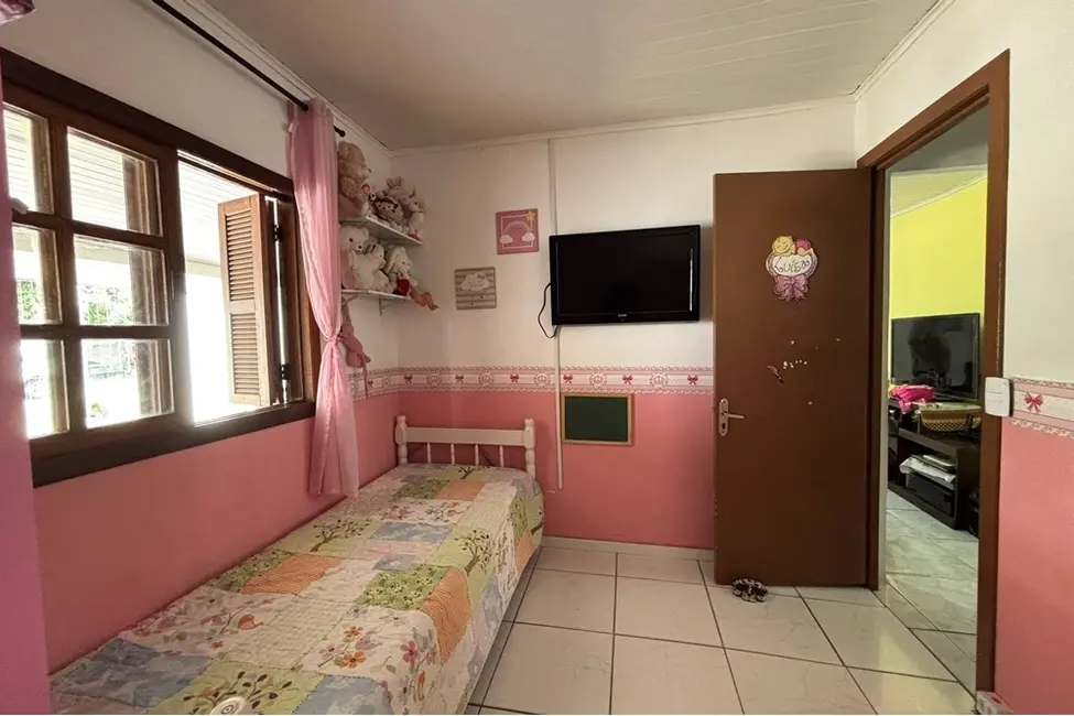 Casa com 2 quartos à venda, 98m2 em Guajuviras, Canoas - RS - imagem 4 Foto 4 de Casa com 2 quartos à venda, 98m2 em Guajuviras, Canoas - RS