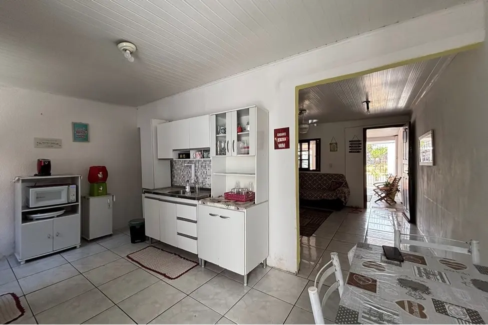 Foto 2 de Casa com 2 quartos à venda, 98m2 em Guajuviras, Canoas - RS