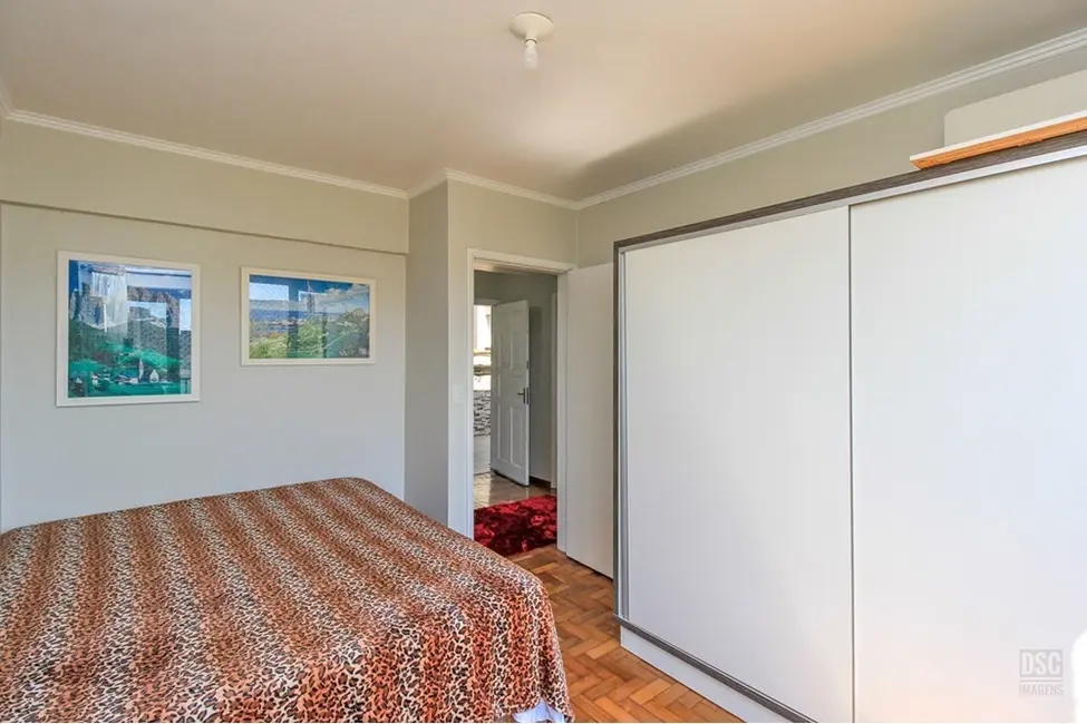 Apartamento com 2 quartos à venda, 128m2 em Centro Histórico, Porto Alegre - RS - imagem 4 Foto 4 de Apartamento com 2 quartos à venda, 128m2 em Centro Histórico, Porto Alegre - RS