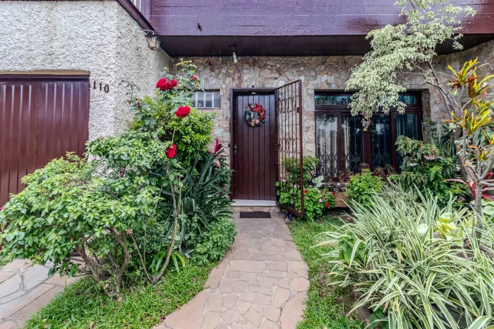 Casa com 4 quartos à venda, 250m2 em São João, Porto Alegre - RS - imagem 5 Foto 5 de Casa com 4 quartos à venda, 250m2 em São João, Porto Alegre - RS