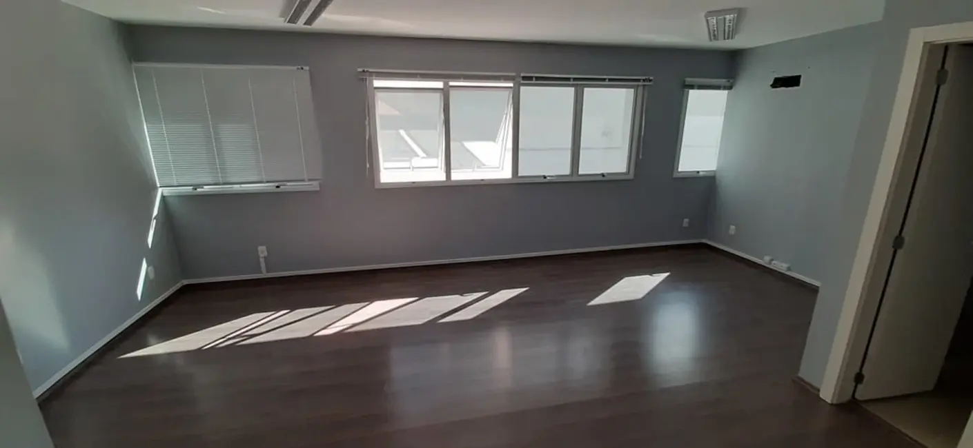 Foto 2 de Sala Comercial à venda, 32m2 em Menino Deus, Porto Alegre - RS