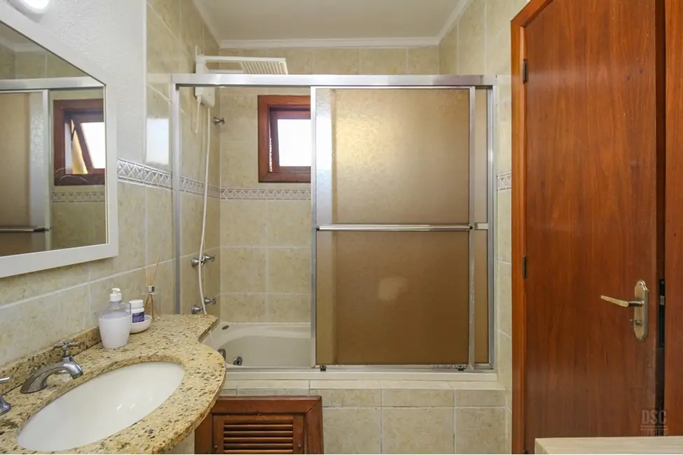 Casa com 3 quartos à venda, 154m2 em Espírito Santo, Porto Alegre - RS - imagem 3 Foto 3 de Casa com 3 quartos à venda, 154m2 em Espírito Santo, Porto Alegre - RS