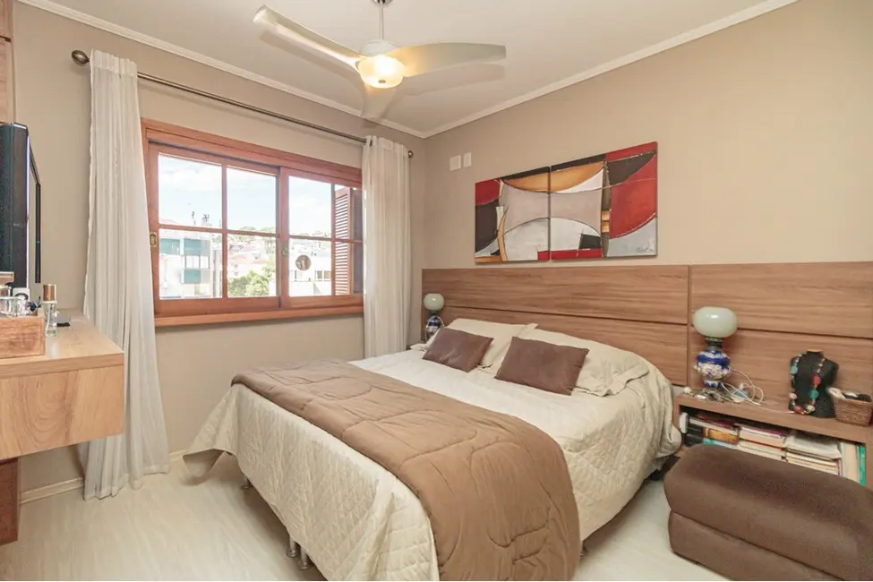 Casa com 4 quartos à venda, 314m2 em Chácara das Pedras, Porto Alegre - RS - imagem 4 Foto 4 de Casa com 4 quartos à venda, 314m2 em Chácara das Pedras, Porto Alegre - RS