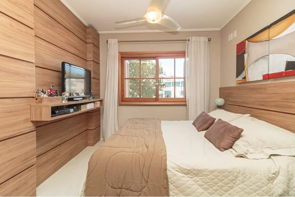 Casa com 4 quartos à venda, 314m2 em Chácara das Pedras, Porto Alegre - RS - imagem 5 Foto 5 de Casa com 4 quartos à venda, 314m2 em Chácara das Pedras, Porto Alegre - RS