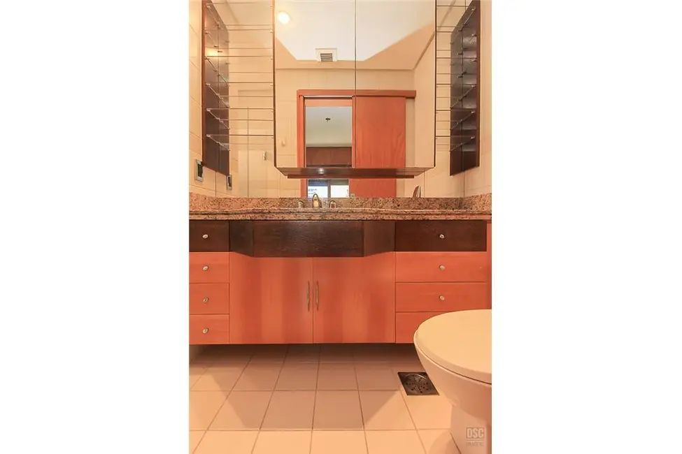 Apartamento com 3 quartos à venda, 211m2 em Mont Serrat, Porto Alegre - RS - imagem 3 Foto 3 de Apartamento com 3 quartos à venda, 211m2 em Mont Serrat, Porto Alegre - RS