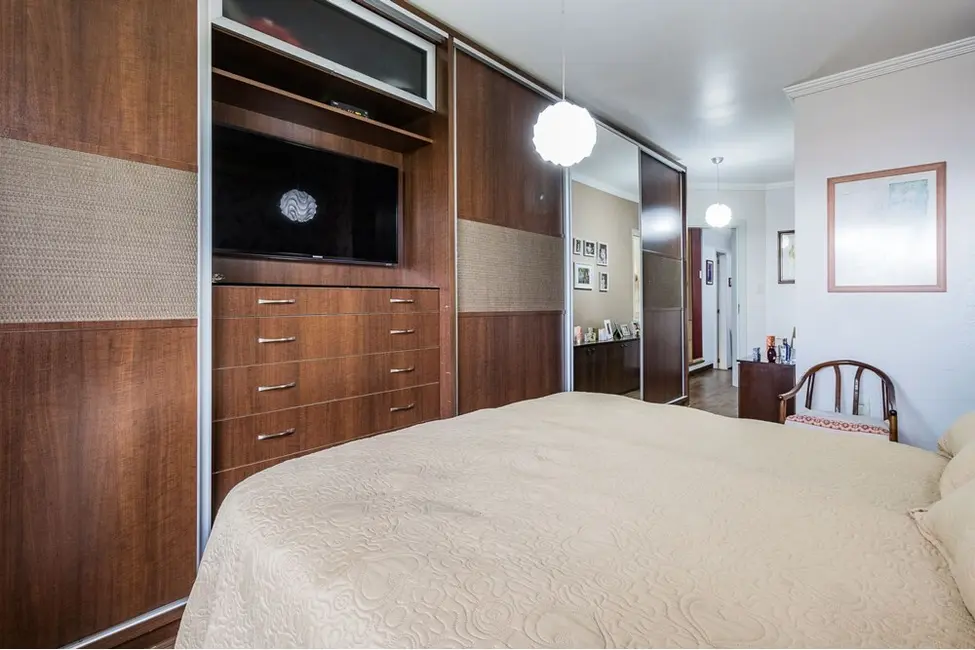 Casa com 3 quartos à venda, 212m2 em Jardim Sabará, Porto Alegre - RS - imagem 9 Foto 9 de Casa com 3 quartos à venda, 212m2 em Jardim Sabará, Porto Alegre - RS