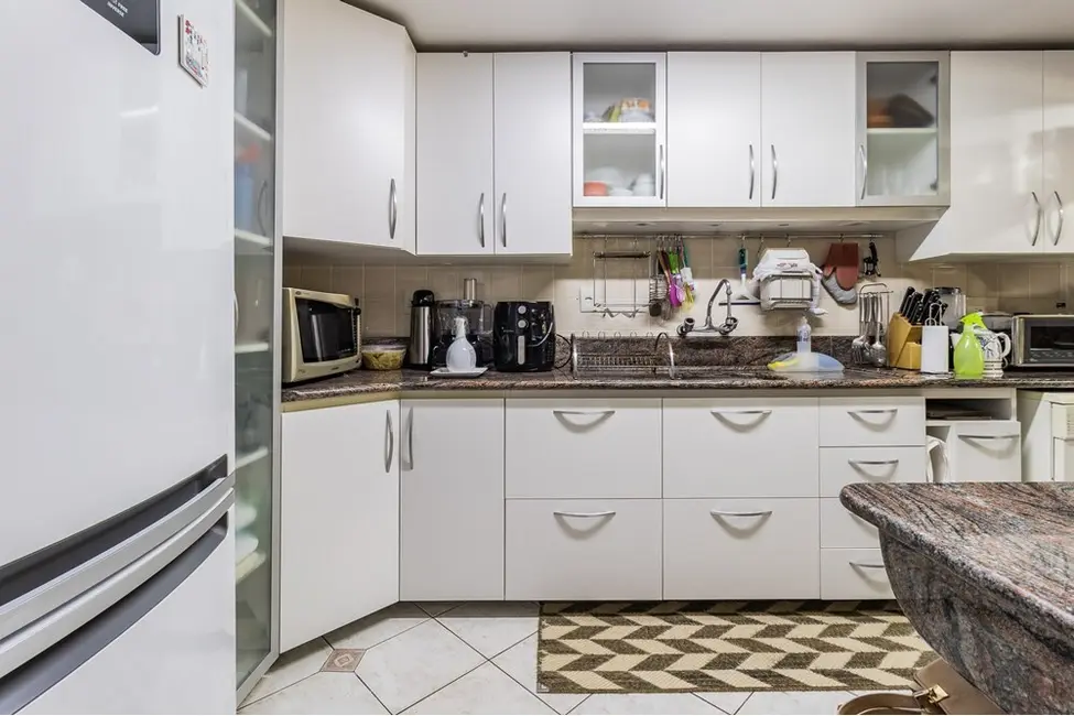 Casa com 3 quartos à venda, 212m2 em Jardim Sabará, Porto Alegre - RS - imagem 3 Foto 3 de Casa com 3 quartos à venda, 212m2 em Jardim Sabará, Porto Alegre - RS
