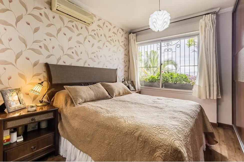 Casa com 3 quartos à venda, 212m2 em Jardim Sabará, Porto Alegre - RS - imagem 8 Foto 8 de Casa com 3 quartos à venda, 212m2 em Jardim Sabará, Porto Alegre - RS