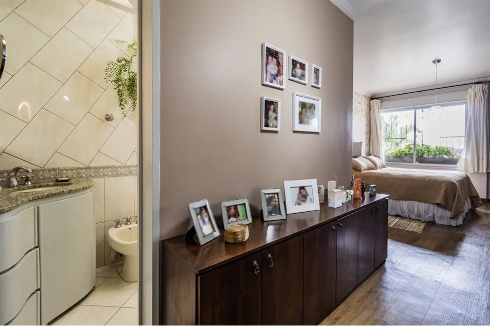 Casa com 3 quartos à venda, 212m2 em Jardim Sabará, Porto Alegre - RS - imagem 6 Foto 6 de Casa com 3 quartos à venda, 212m2 em Jardim Sabará, Porto Alegre - RS