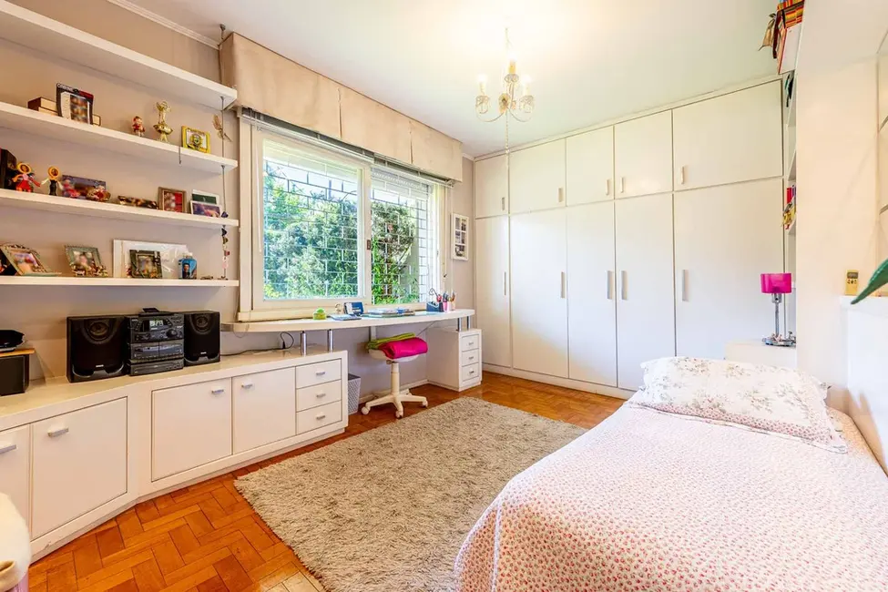 Foto 9 de Casa com 3 quartos à venda, 350m2 em Chácara das Pedras, Porto Alegre - RS