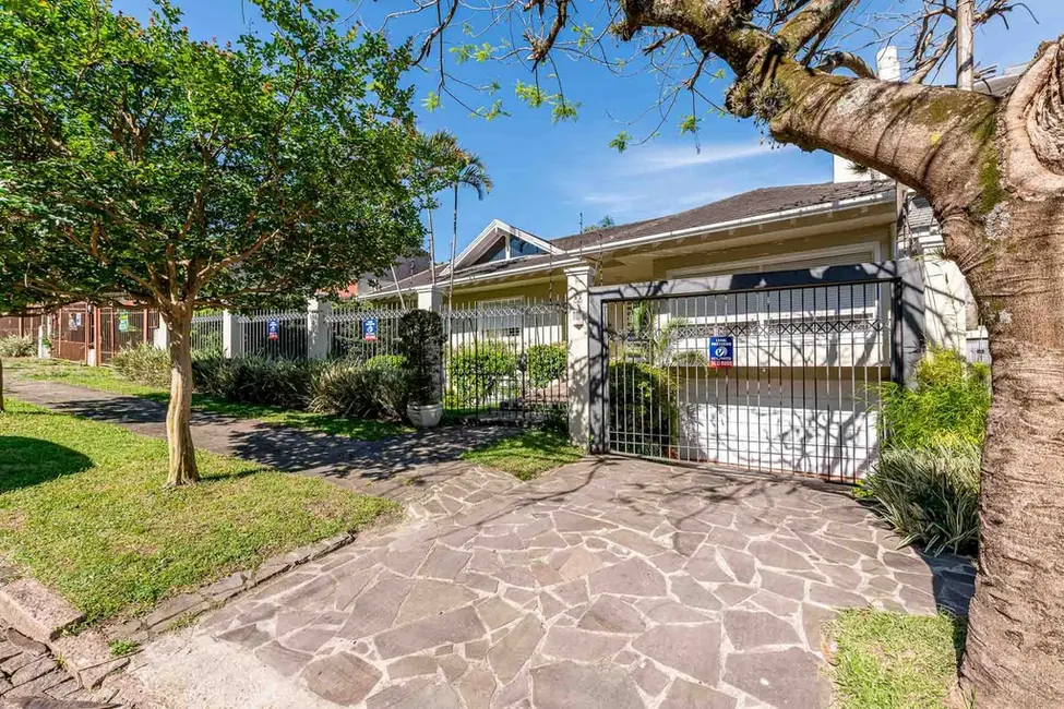 Foto 3 de Casa com 3 quartos à venda, 350m2 em Chácara das Pedras, Porto Alegre - RS