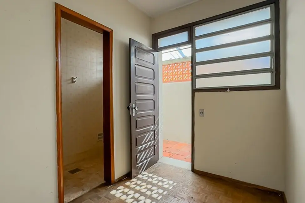 Foto 2 de Casa com 3 quartos à venda, 200m2 em Jardim Lindóia, Porto Alegre - RS