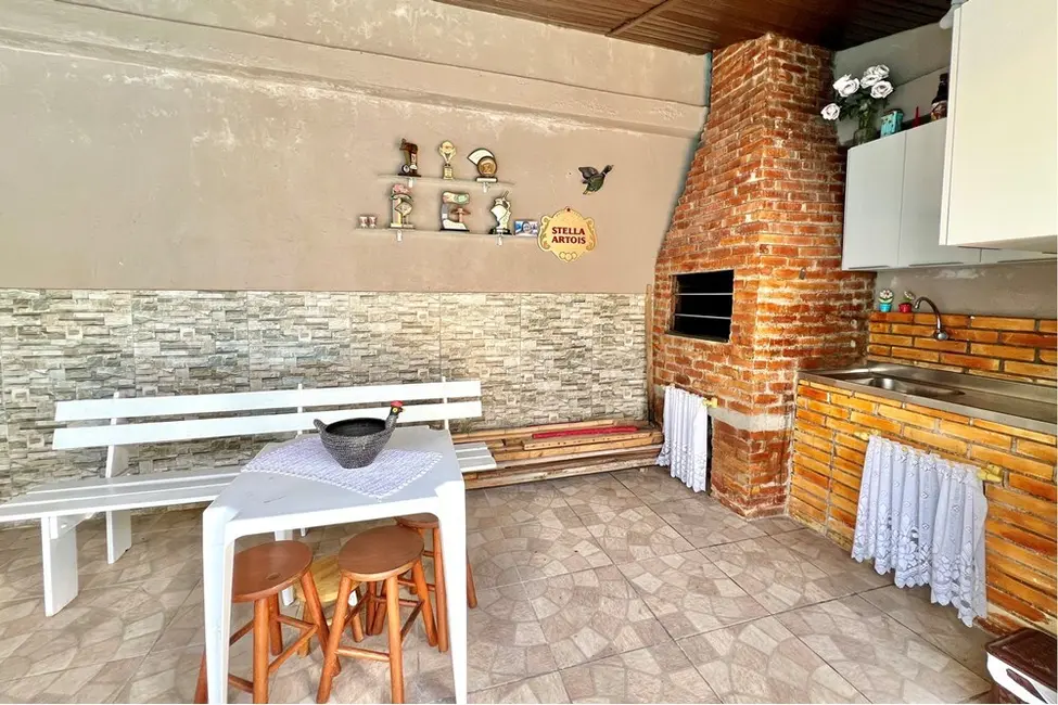 Casa com 2 quartos à venda, 106m2 em São José, Canoas - RS - imagem 5 Foto 5 de Casa com 2 quartos à venda, 106m2 em São José, Canoas - RS