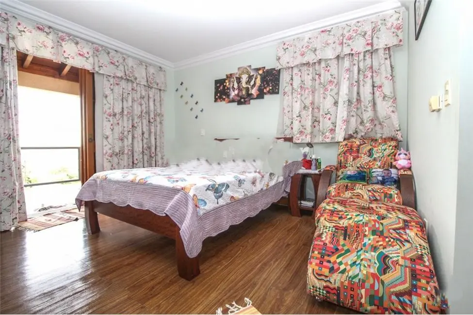 Foto 3 de Casa com 3 quartos à venda, 608m2 em Medianeira, Porto Alegre - RS