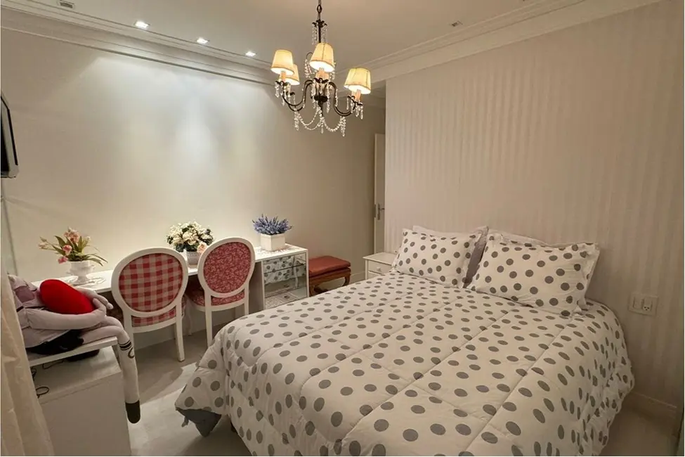 Apartamento com 3 quartos à venda, 223m2 em Centro, Balneario Camboriu - SC - imagem 8 Foto 8 de Apartamento com 3 quartos à venda, 223m2 em Centro, Balneario Camboriu - SC