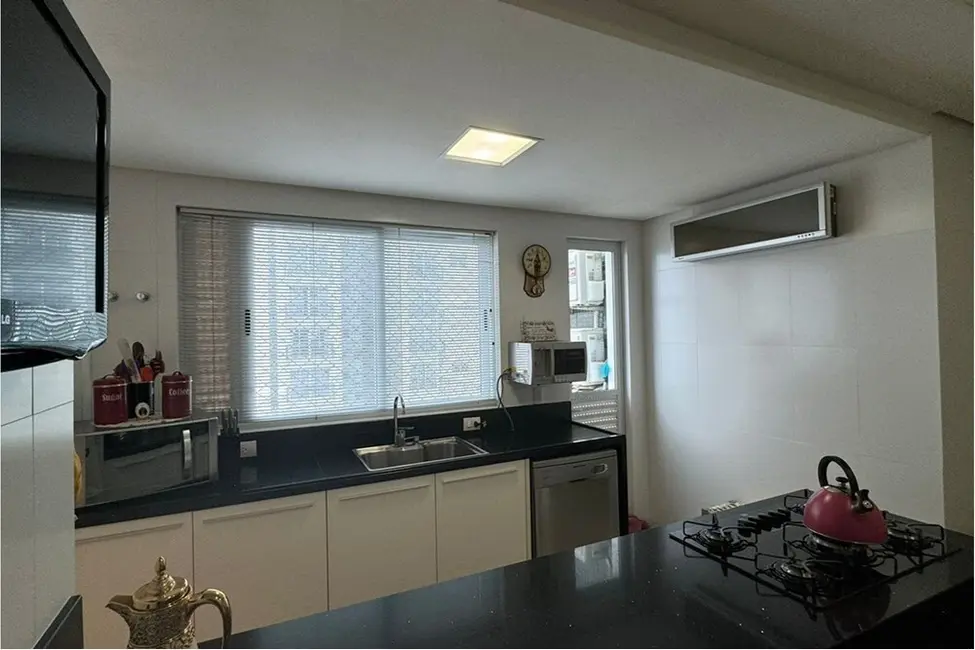 Apartamento com 3 quartos à venda, 223m2 em Centro, Balneario Camboriu - SC - imagem 6 Foto 6 de Apartamento com 3 quartos à venda, 223m2 em Centro, Balneario Camboriu - SC