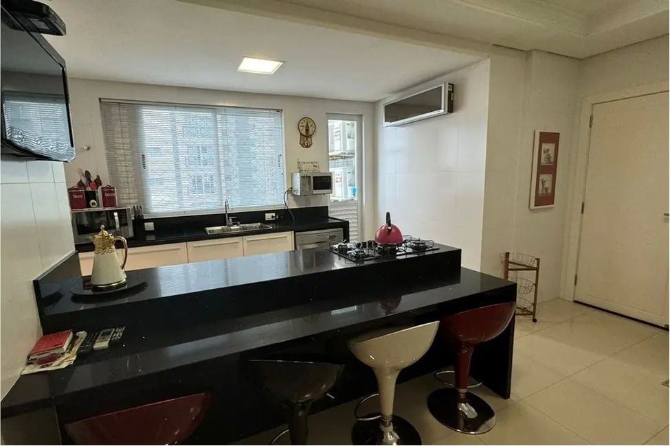 Apartamento com 3 quartos à venda, 223m2 em Centro, Balneario Camboriu - SC - imagem 7 Foto 7 de Apartamento com 3 quartos à venda, 223m2 em Centro, Balneario Camboriu - SC