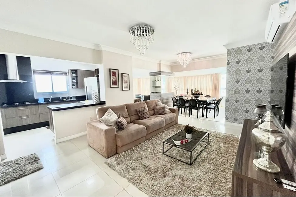 Foto 2 de Apartamento com 3 quartos à venda, 140m2 em Pioneiros, Balneario Camboriu - SC