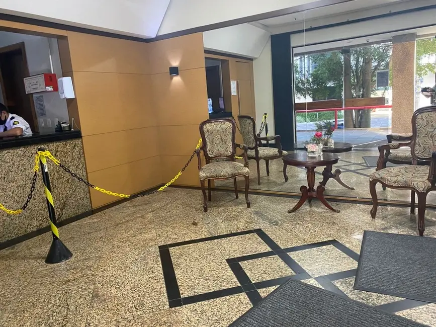 Sala Comercial à venda, 48m2 em Higienópolis, Porto Alegre - RS - imagem 7 Foto 7 de Sala Comercial à venda, 48m2 em Higienópolis, Porto Alegre - RS