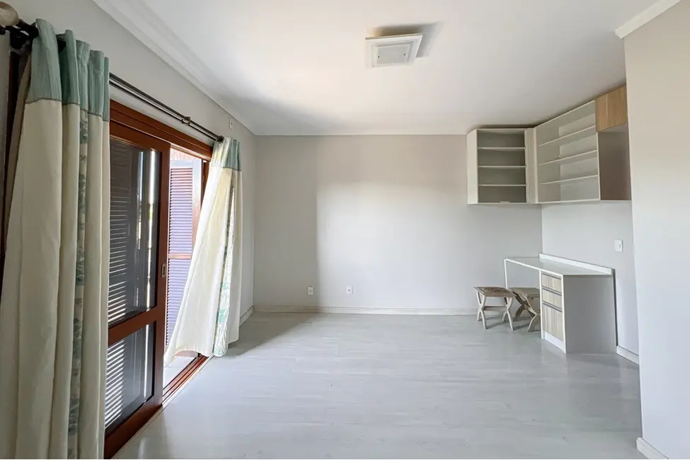 Casa com 2 quartos à venda, 106m2 em Niterói, Canoas - RS - imagem 6 Foto 6 de Casa com 2 quartos à venda, 106m2 em Niterói, Canoas - RS