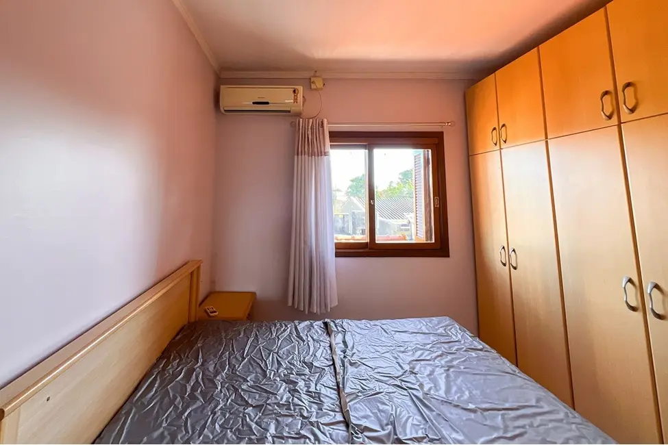 Foto 2 de Casa com 2 quartos à venda, 106m2 em Niterói, Canoas - RS