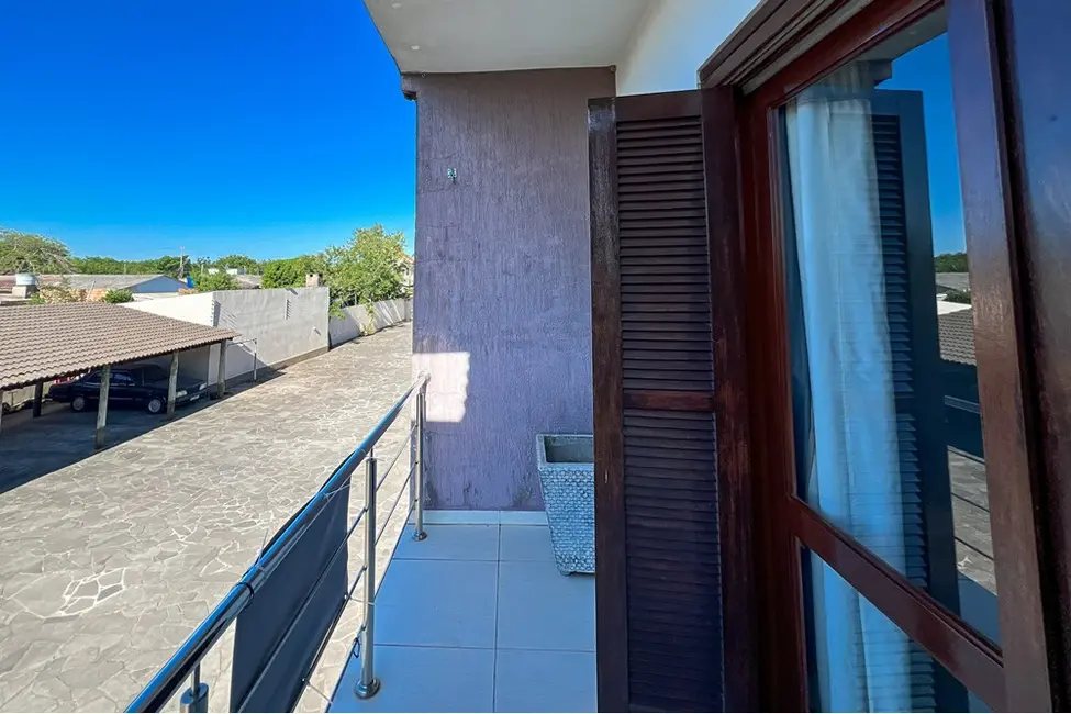 Casa com 2 quartos à venda, 106m2 em Niterói, Canoas - RS - imagem 8 Foto 8 de Casa com 2 quartos à venda, 106m2 em Niterói, Canoas - RS