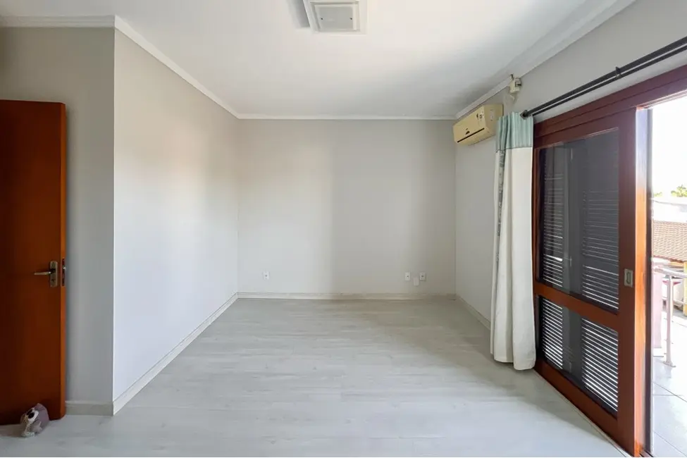 Casa com 2 quartos à venda, 106m2 em Niterói, Canoas - RS - imagem 5 Foto 5 de Casa com 2 quartos à venda, 106m2 em Niterói, Canoas - RS