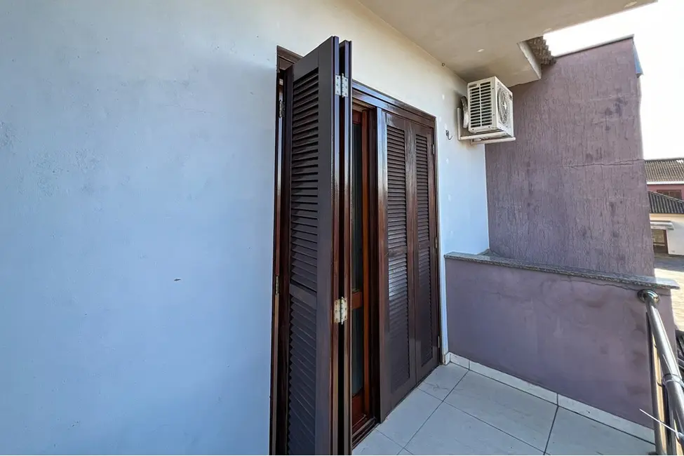 Casa com 2 quartos à venda, 106m2 em Niterói, Canoas - RS - imagem 9 Foto 9 de Casa com 2 quartos à venda, 106m2 em Niterói, Canoas - RS