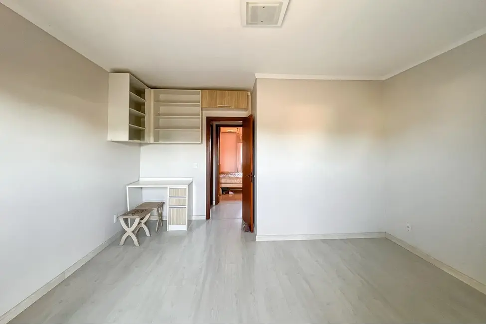 Casa com 2 quartos à venda, 106m2 em Niterói, Canoas - RS - imagem 4 Foto 4 de Casa com 2 quartos à venda, 106m2 em Niterói, Canoas - RS