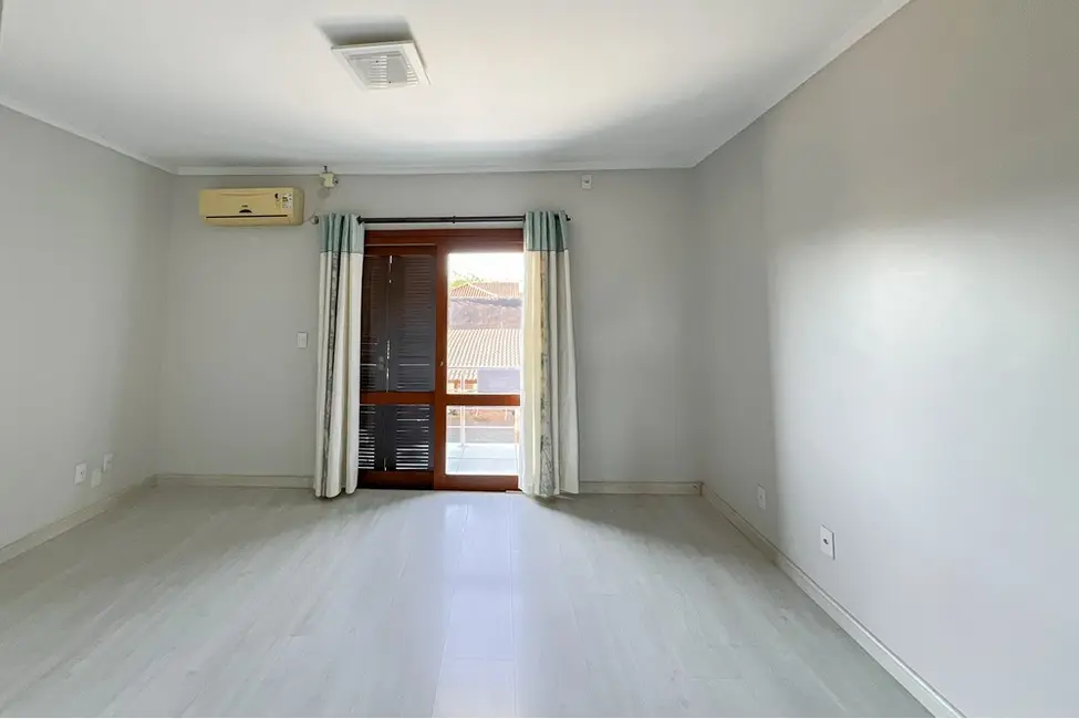 Casa com 2 quartos à venda, 106m2 em Niterói, Canoas - RS - imagem 3 Foto 3 de Casa com 2 quartos à venda, 106m2 em Niterói, Canoas - RS