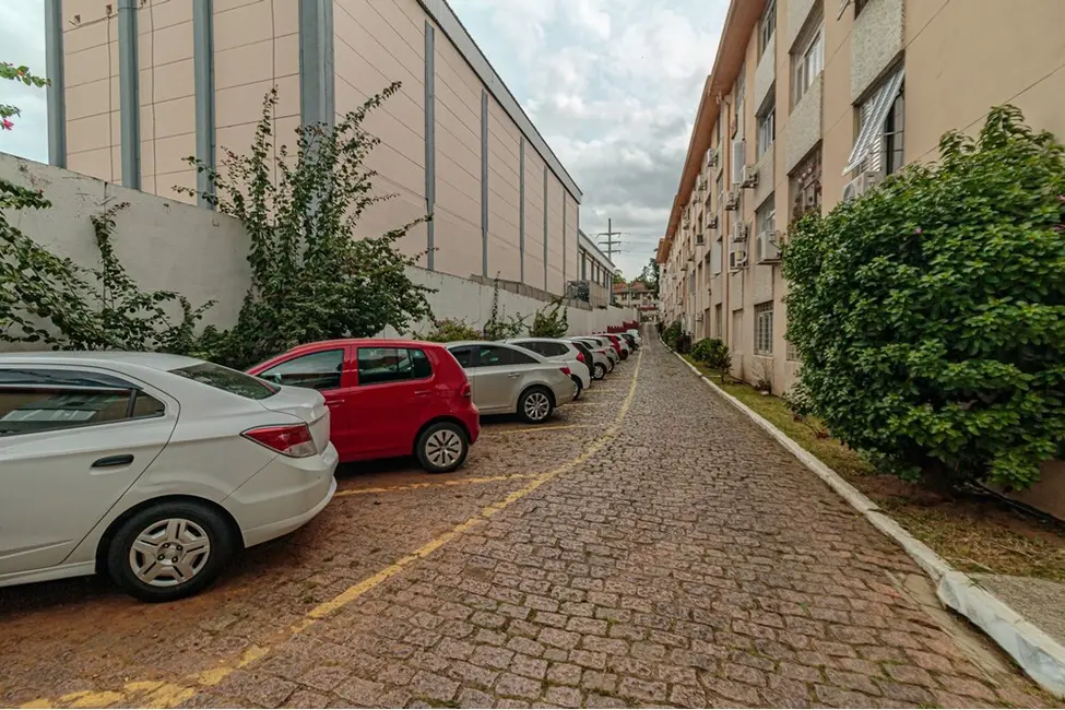 Apartamento com 4 quartos à venda, 75m2 em Passo da Areia, Porto Alegre - RS - imagem 8 Foto 8 de Apartamento com 4 quartos à venda, 75m2 em Passo da Areia, Porto Alegre - RS