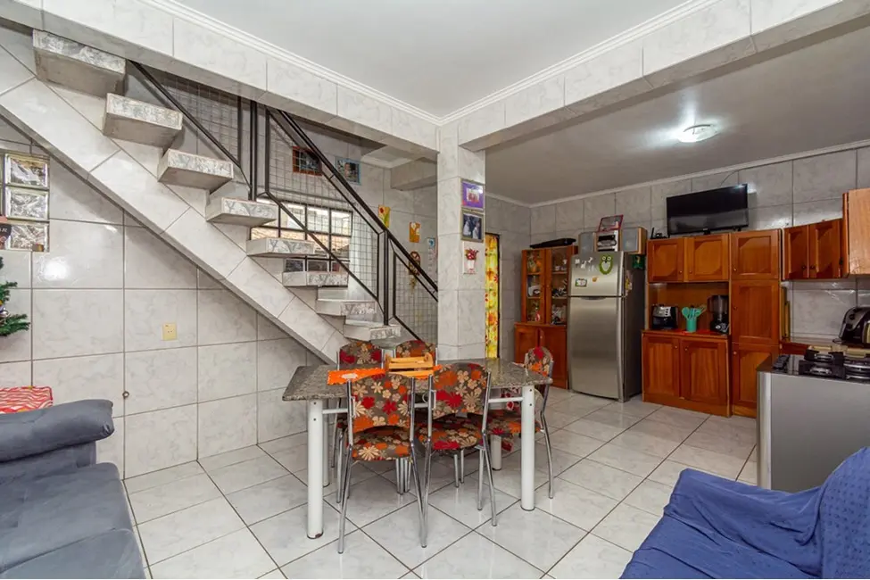 Casa com 2 quartos à venda, 102m2 em Igara, Canoas - RS - imagem 4 Foto 4 de Casa com 2 quartos à venda, 102m2 em Igara, Canoas - RS