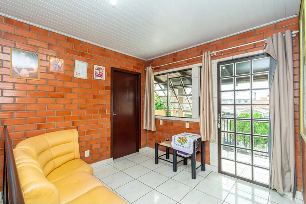 Casa com 2 quartos à venda, 102m2 em Igara, Canoas - RS - imagem 8 Foto 8 de Casa com 2 quartos à venda, 102m2 em Igara, Canoas - RS