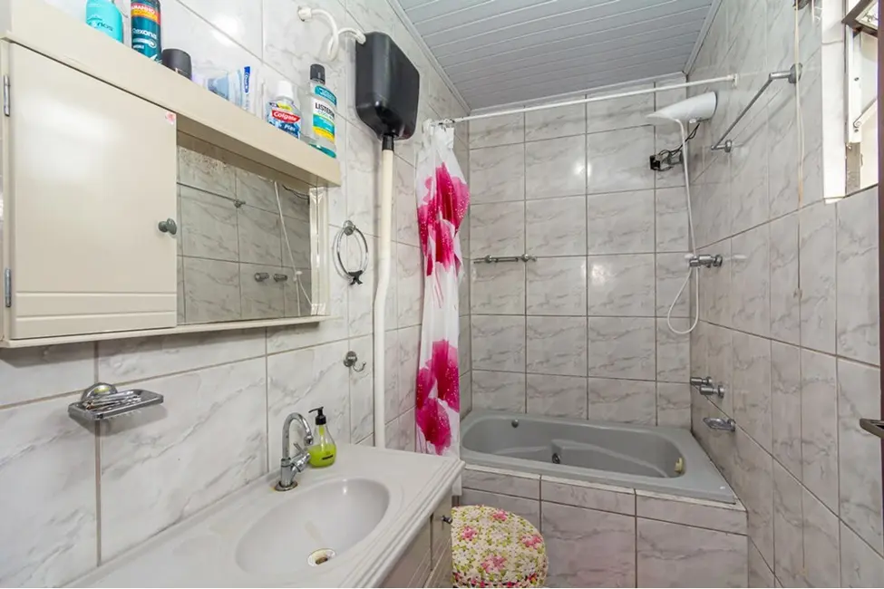 Casa com 2 quartos à venda, 102m2 em Igara, Canoas - RS - imagem 6 Foto 6 de Casa com 2 quartos à venda, 102m2 em Igara, Canoas - RS