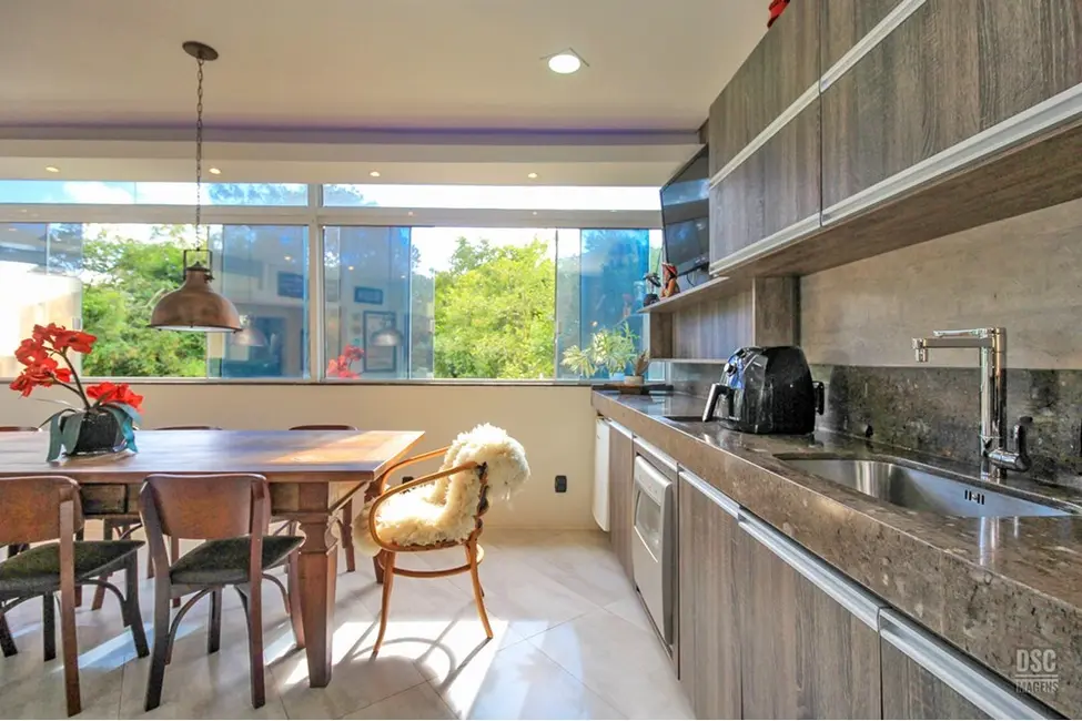 Foto 9 de Casa de Condomínio com 4 quartos à venda, 218m2 em Teresópolis, Porto Alegre - RS