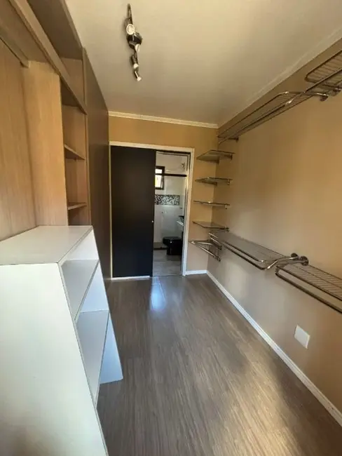 Casa com 3 quartos à venda, 166m2 em Medianeira, Porto Alegre - RS - imagem 7 Foto 7 de Casa com 3 quartos à venda, 166m2 em Medianeira, Porto Alegre - RS