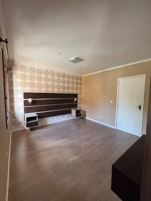 Casa com 3 quartos à venda, 166m2 em Medianeira, Porto Alegre - RS - imagem 9 Foto 9 de Casa com 3 quartos à venda, 166m2 em Medianeira, Porto Alegre - RS