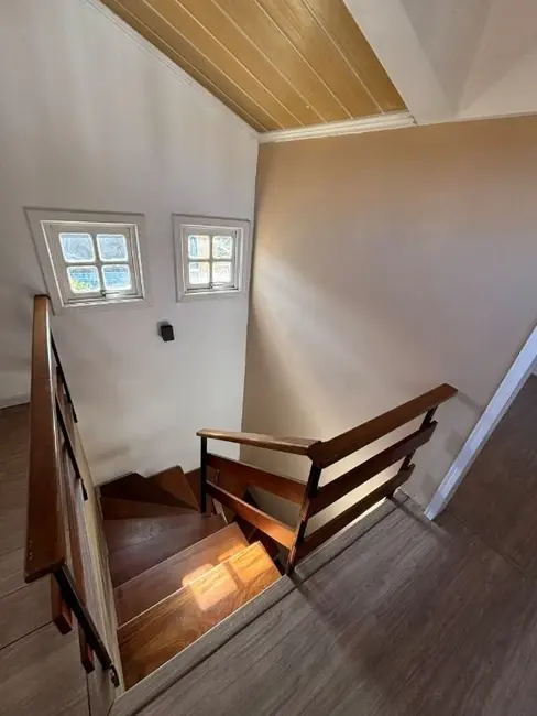 Casa com 3 quartos à venda, 166m2 em Medianeira, Porto Alegre - RS - imagem 4 Foto 4 de Casa com 3 quartos à venda, 166m2 em Medianeira, Porto Alegre - RS